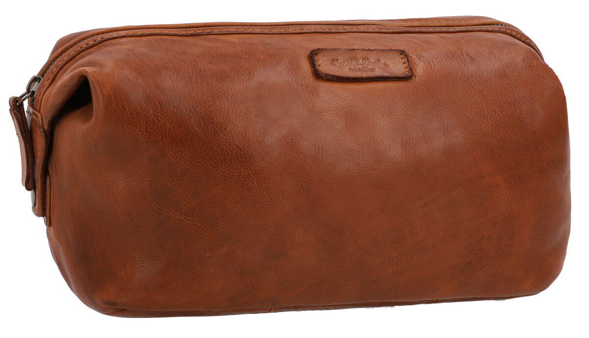 Leather toiletry bag “Caspian” at gusti-leather.com